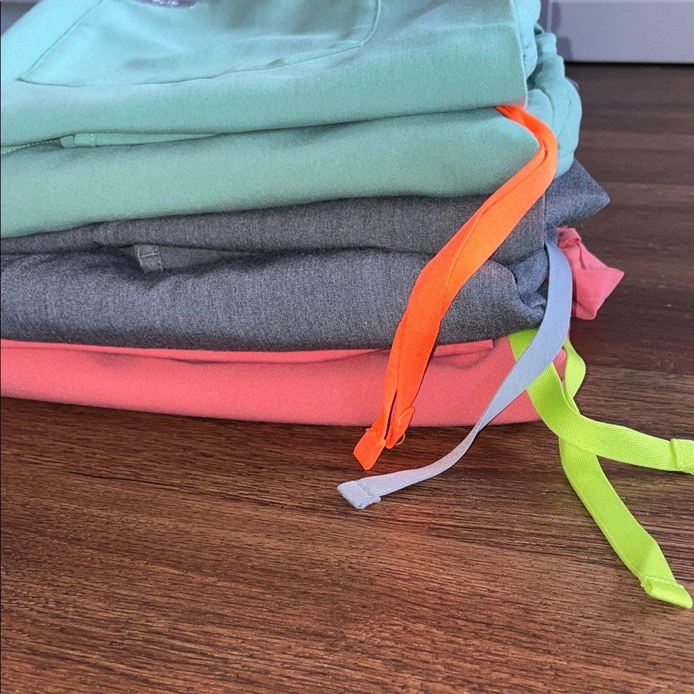 FIGS 3 Sets Catarina Scrub Tops and Zamora Scrub Joggers XS